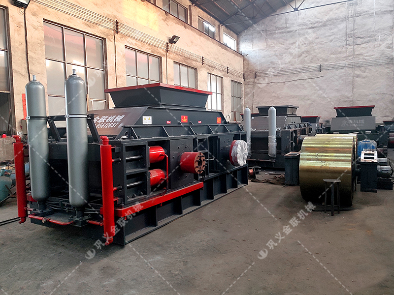 2PGY1500x1000型液壓對輥破碎機發往云南昆明 2PGY1500x1000型液壓對輥破碎機發往云南昆明