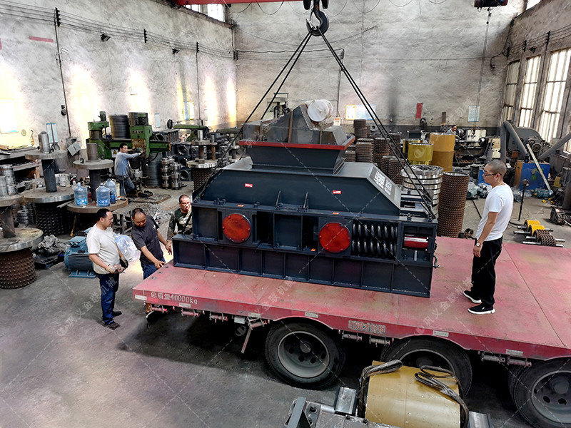 2PGY1208半自動液壓對輥破碎機(jī)發(fā)貨 發(fā)往吉林