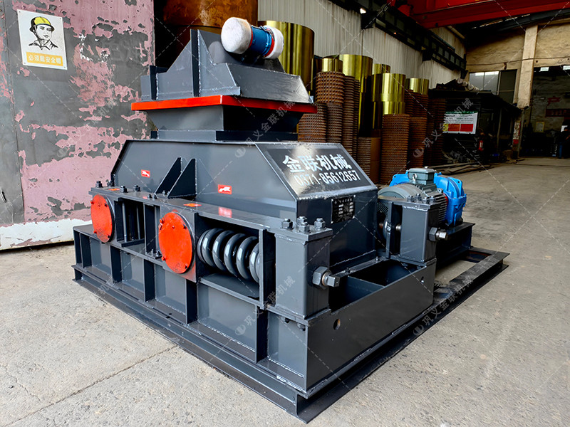 中型直連式對輥制砂機(jī)設(shè)備發(fā)貨圖片