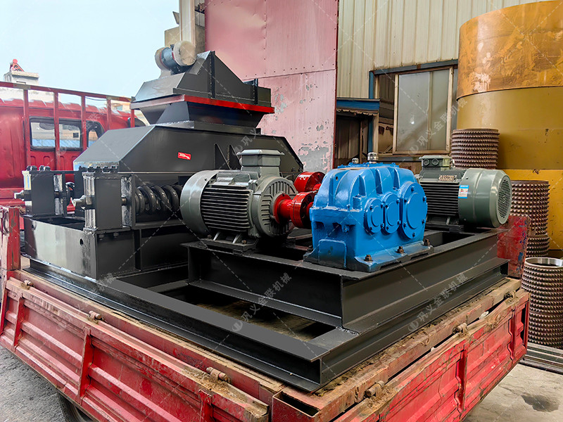 中型直連式對輥制砂機(jī)設(shè)備發(fā)貨圖片