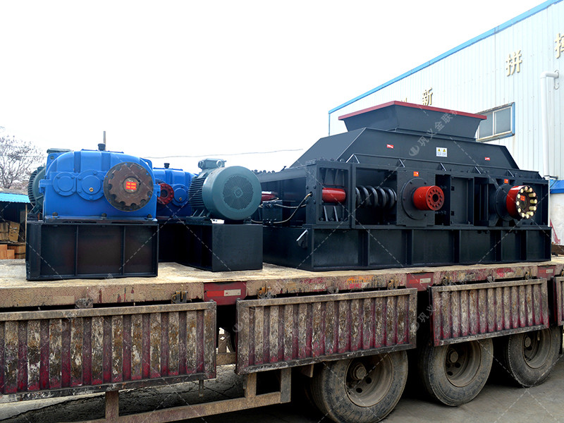 2PG1500X800大型對(duì)輥破碎機(jī)發(fā)往廣東清遠(yuǎn)破碎石英砂