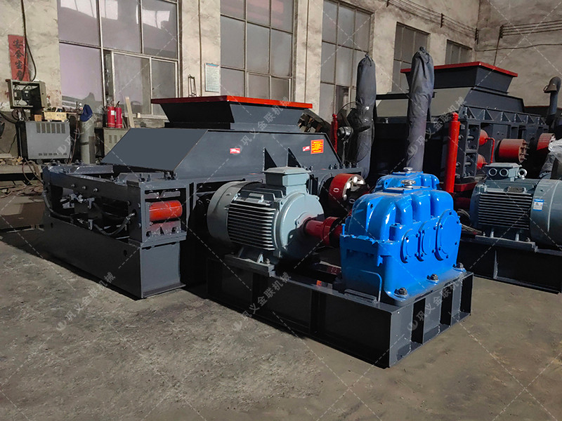 2PGC800X900大型雙齒輥破碎機發(fā)往山東濟(jì)寧破碎石頭