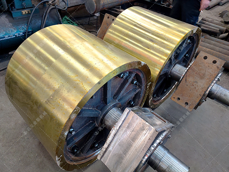 青石制砂難題多?對輥破碎機(jī)如何輕松應(yīng)對? 青石制砂難題多?對輥破碎機(jī)如何輕松應(yīng)對?