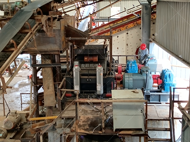 時產100噸和200噸的石灰石生產線，選擇的液壓對輥制砂機有何不同？